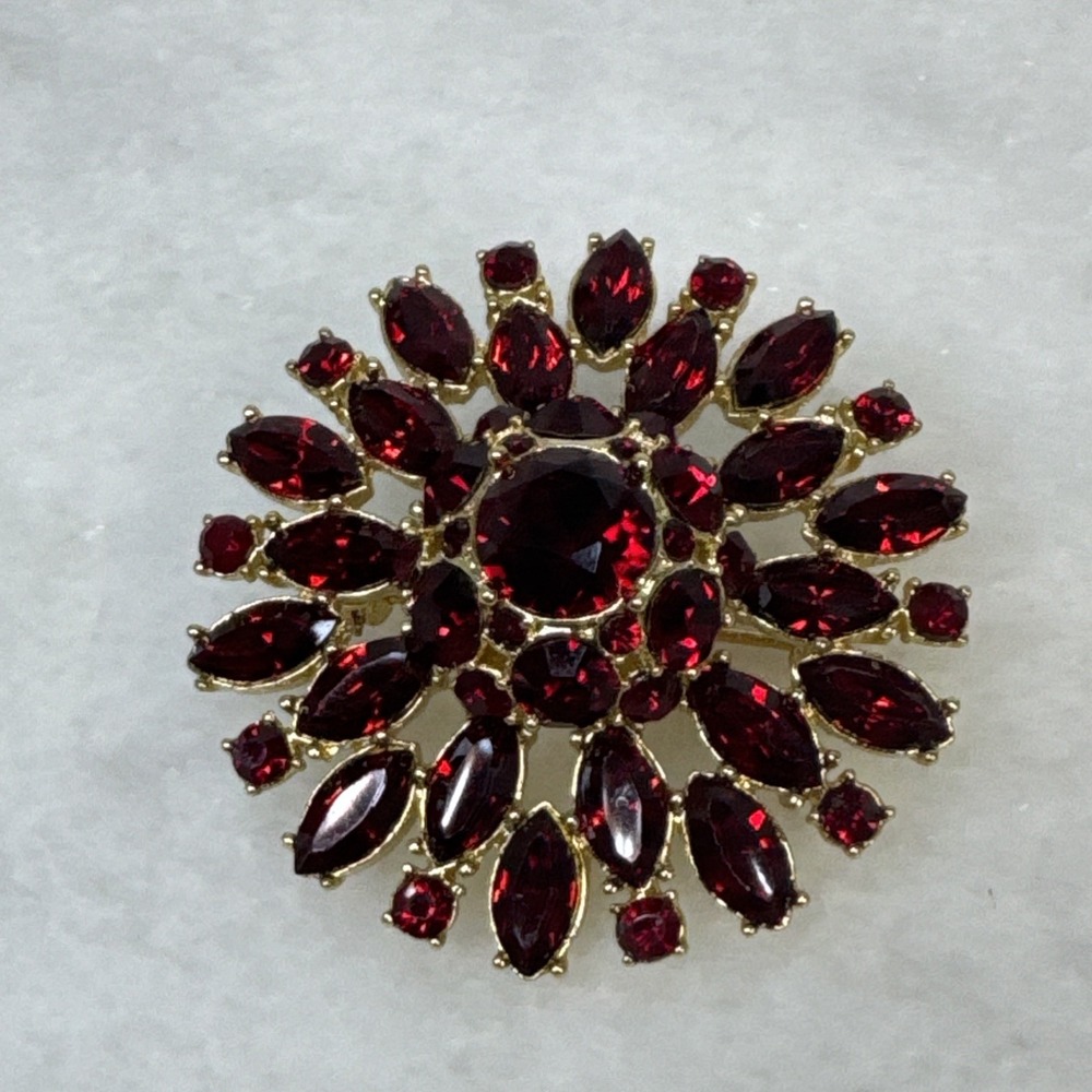 STUNNING VTG Deep RED RHINESTONE FLOWER BROOCH Deco Gold Tone Accents Unique